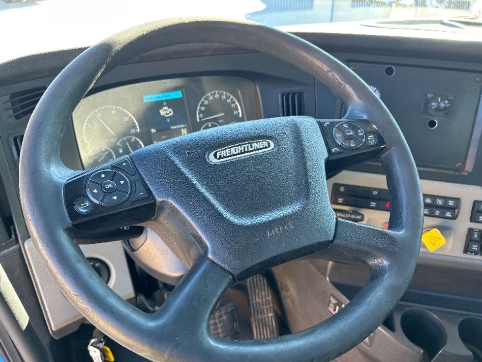 Day Cab Tractor-Heavy Duty Tractors-Freightliner-2019-T11664ST-Anderson-SC-536,497\n\t\tmiles-$ 33,500 - Image 11