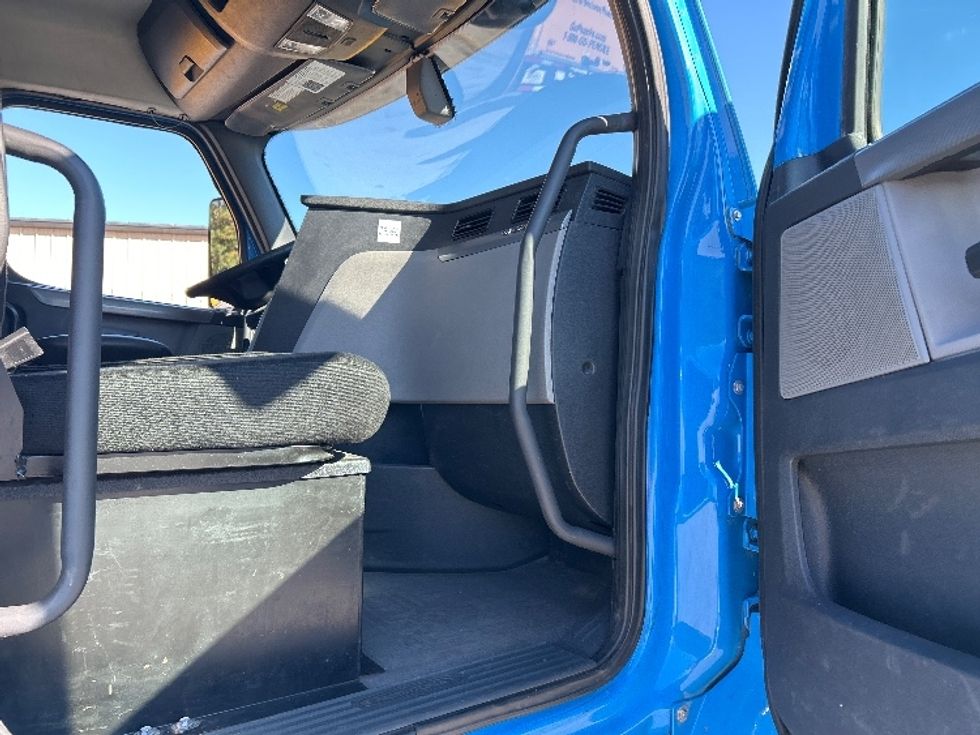 Day Cab Tractor-Heavy Duty Tractors-Freightliner-2019-T11664ST-Anderson-SC-536,497\n\t\tmiles-$ 33,500 - Image 12