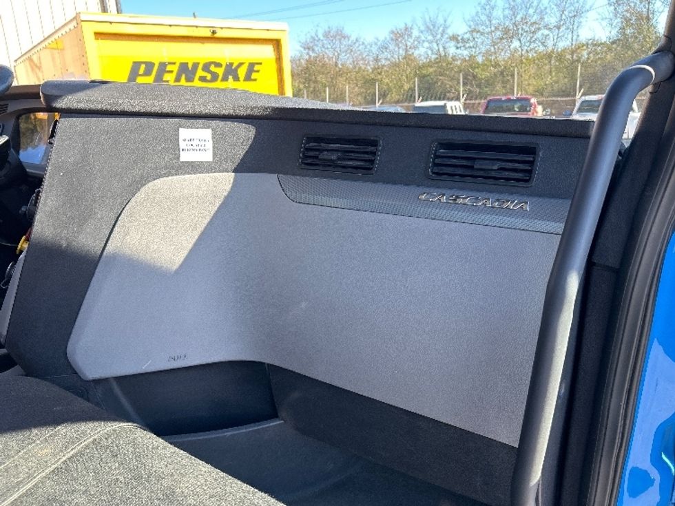 Day Cab Tractor-Heavy Duty Tractors-Freightliner-2019-T11664ST-Anderson-SC-536,497\n\t\tmiles-$ 33,500 - Image 13