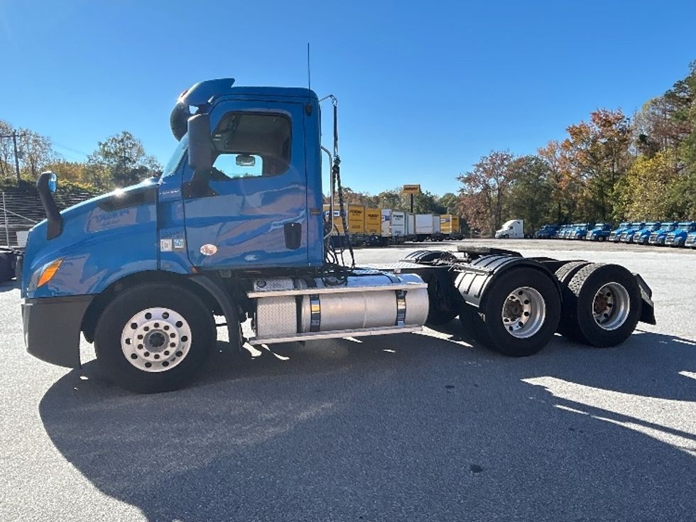 Day Cab Tractor-Heavy Duty Tractors-Freightliner-2019-T11664ST-Anderson-SC-536,497\n\t\tmiles-$ 33,500 - Image 4