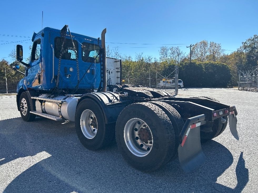 Day Cab Tractor-Heavy Duty Tractors-Freightliner-2019-T11664ST-Anderson-SC-536,497\n\t\tmiles-$ 33,500 - Image 5
