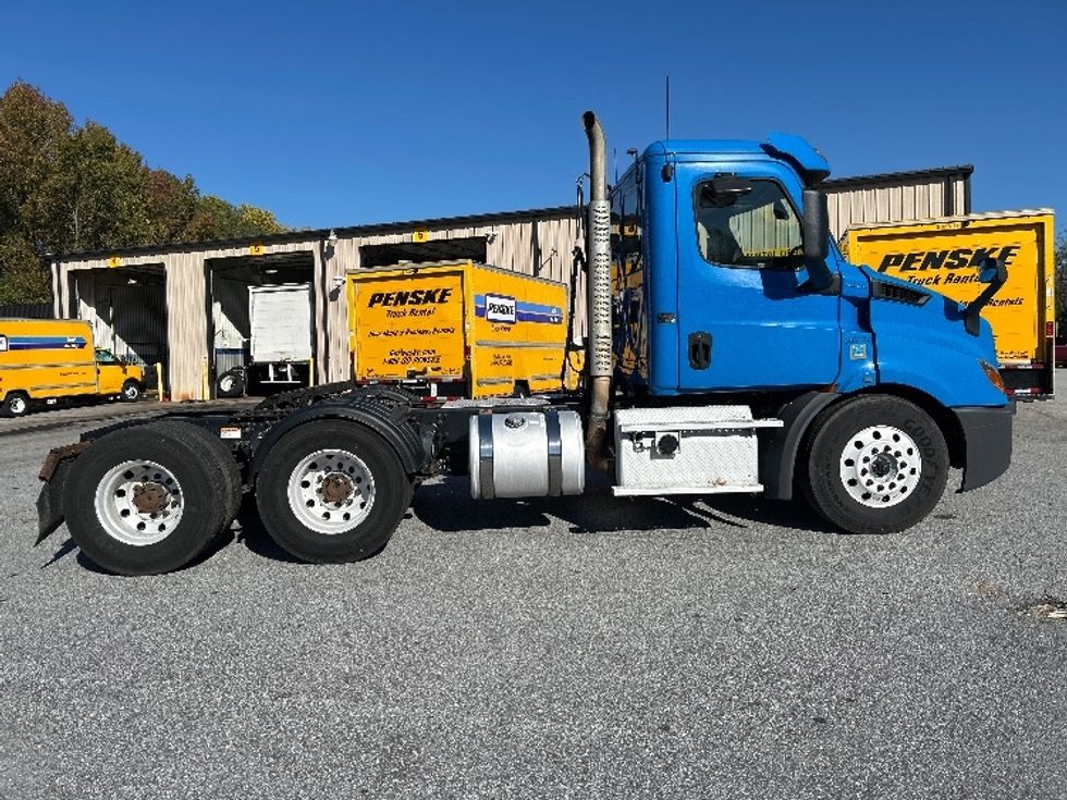 Day Cab Tractor-Heavy Duty Tractors-Freightliner-2019-T11664ST-Anderson-SC-536,497\n\t\tmiles-$ 33,500 - Image 8