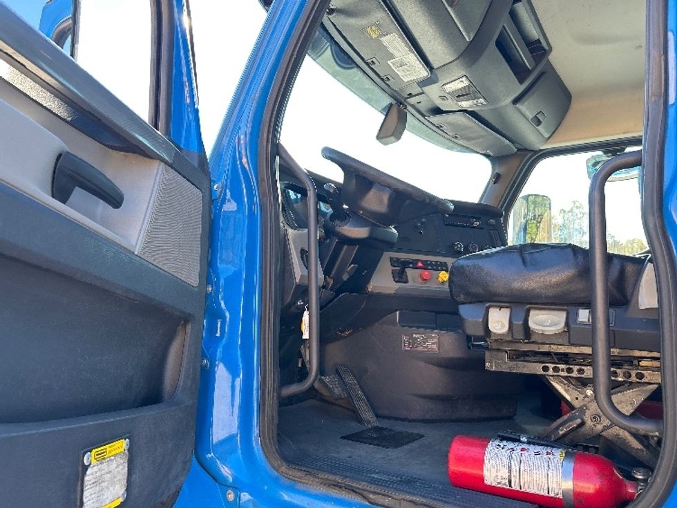 Day Cab Tractor-Heavy Duty Tractors-Freightliner-2019-T11664ST-Anderson-SC-536,497\n\t\tmiles-$ 33,500 - Image 9