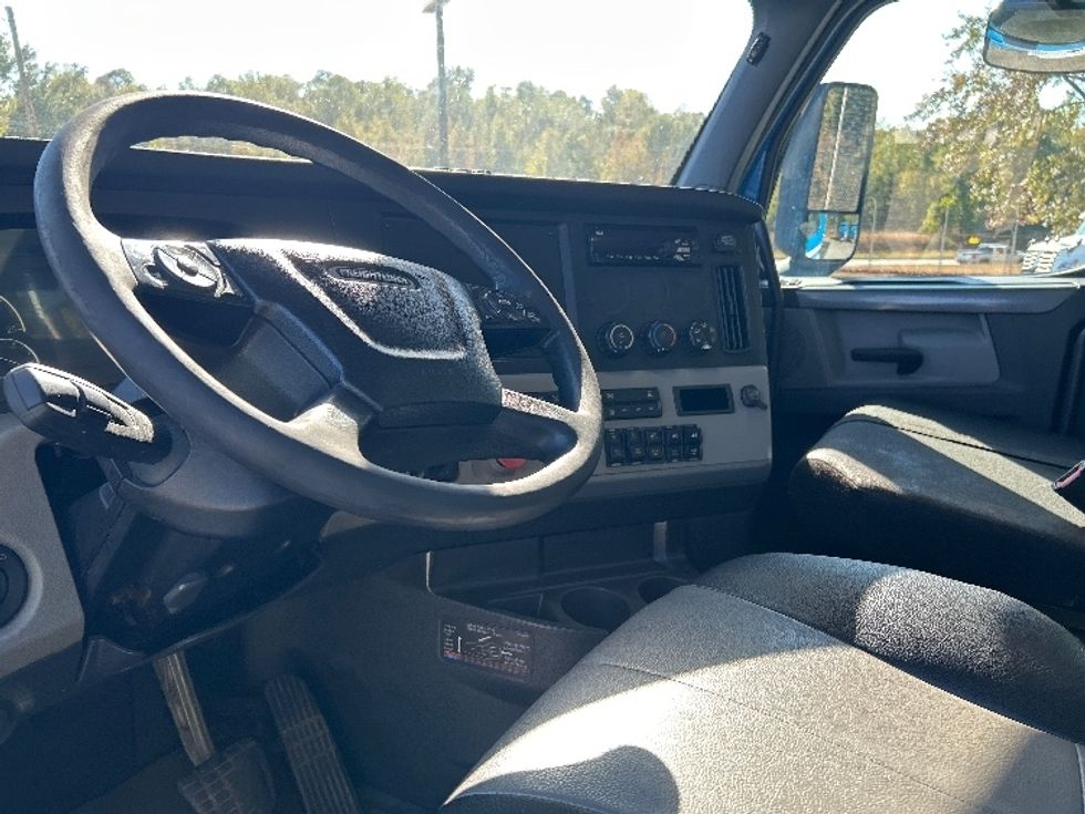 Day Cab Tractor-Heavy Duty Tractors-Freightliner-2019-T11664ST-Anderson-SC-569,769\n\t\tmiles-$ 30,500 - Image 10