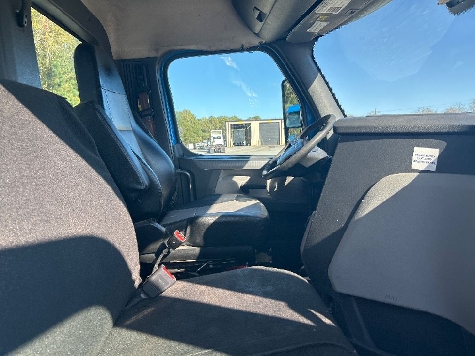 Day Cab Tractor-Heavy Duty Tractors-Freightliner-2019-T11664ST-Anderson-SC-569,769\n\t\tmiles-$ 30,500 - Image 14