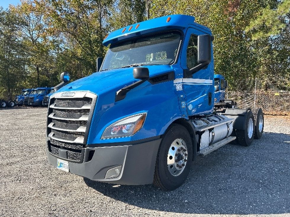 Day Cab Tractor-Heavy Duty Tractors-Freightliner-2019-T11664ST-Anderson-SC-569,769\n\t\tmiles-$ 30,500 - Image 3