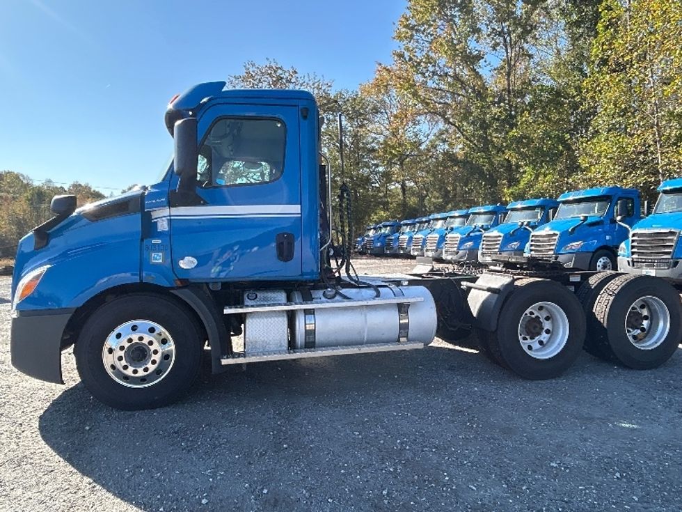 Day Cab Tractor-Heavy Duty Tractors-Freightliner-2019-T11664ST-Anderson-SC-569,769\n\t\tmiles-$ 30,500 - Image 4