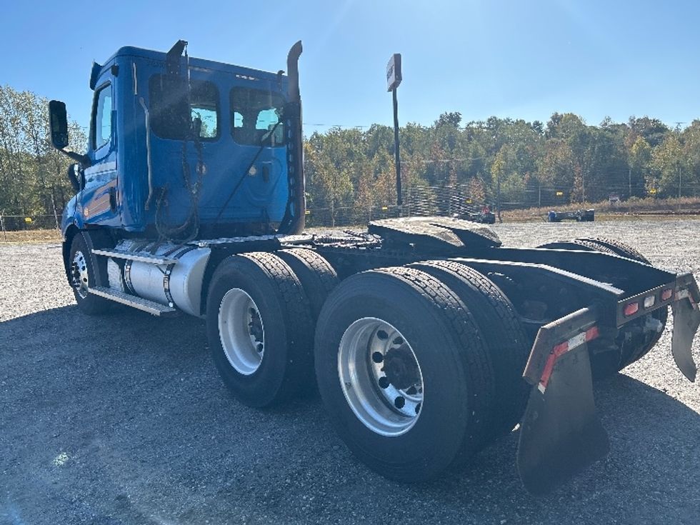 Day Cab Tractor-Heavy Duty Tractors-Freightliner-2019-T11664ST-Anderson-SC-569,769\n\t\tmiles-$ 30,500 - Image 5