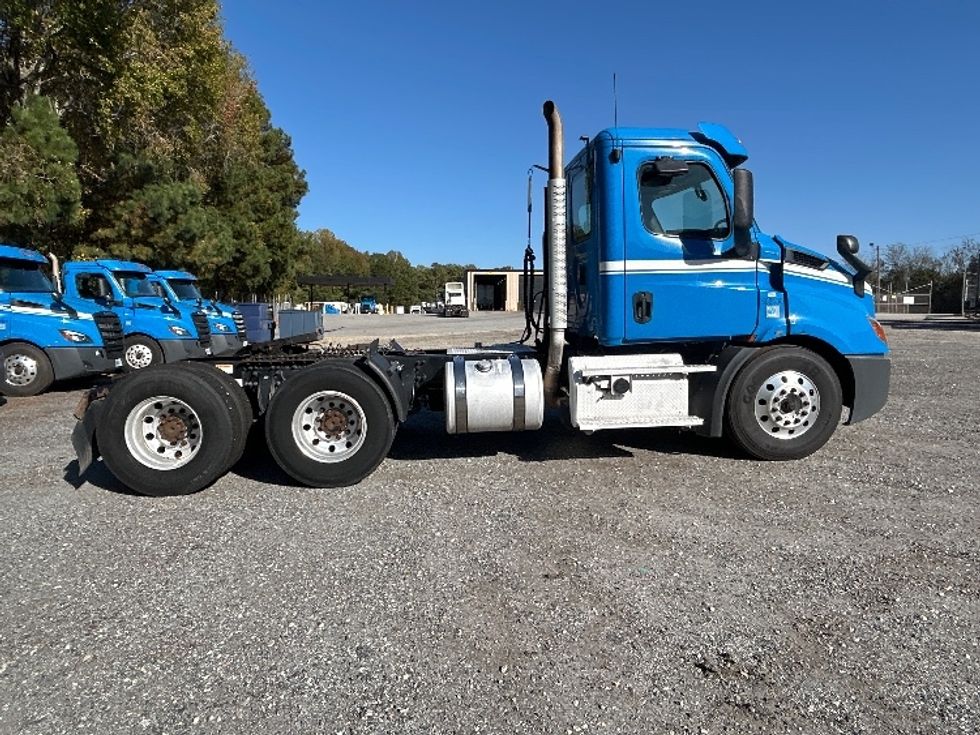 Day Cab Tractor-Heavy Duty Tractors-Freightliner-2019-T11664ST-Anderson-SC-569,769\n\t\tmiles-$ 30,500 - Image 8