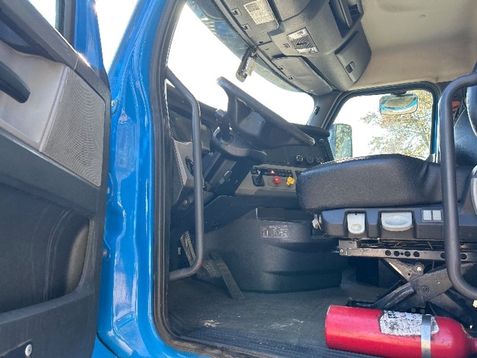 Day Cab Tractor-Heavy Duty Tractors-Freightliner-2019-T11664ST-Anderson-SC-569,769\n\t\tmiles-$ 30,500 - Image 9