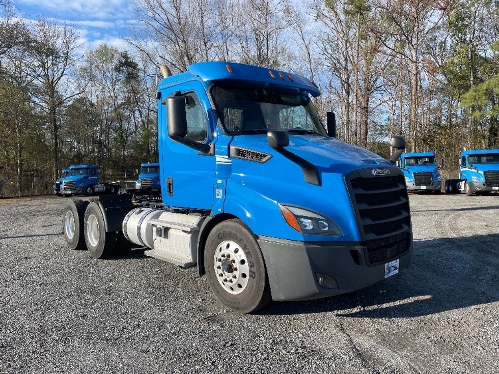 Day Cab Tractor-Heavy Duty Tractors-Freightliner-2019-T11664ST-Anderson-SC-571,963\n\t\tmiles-$ 30,250 - Image 1