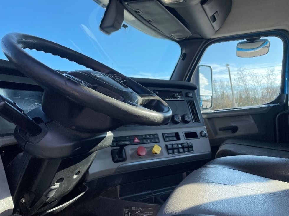 Day Cab Tractor-Heavy Duty Tractors-Freightliner-2019-T11664ST-Anderson-SC-571,963\n\t\tmiles-$ 30,250 - Image 10