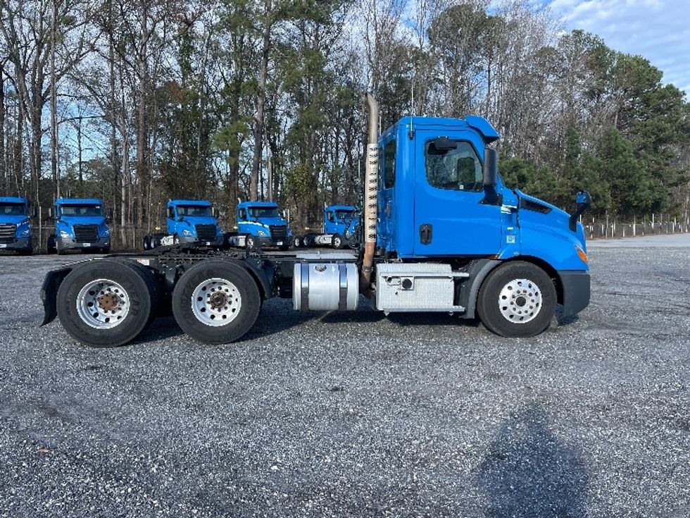 Day Cab Tractor-Heavy Duty Tractors-Freightliner-2019-T11664ST-Anderson-SC-571,963\n\t\tmiles-$ 30,250 - Image 8
