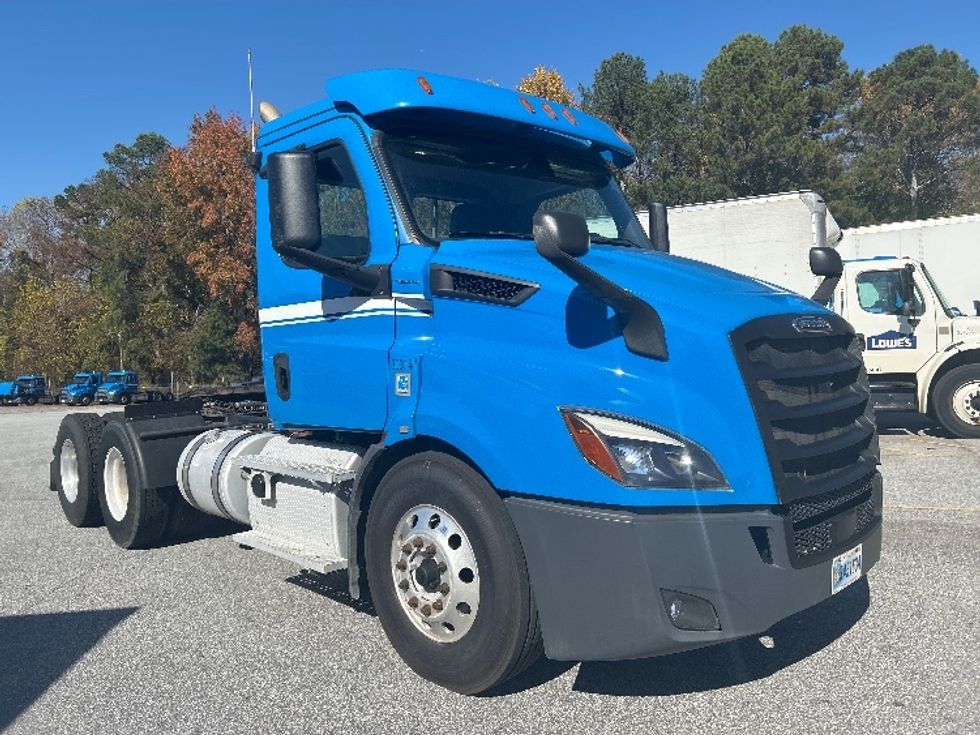 Day Cab Tractor-Heavy Duty Tractors-Freightliner-2019-T11664ST-Anderson-SC-623,543\n\t\tmiles-$ 25,750 - Image 1