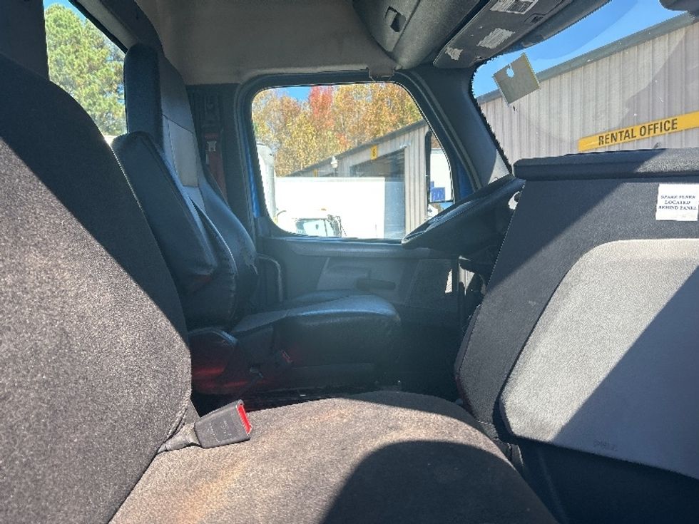 Day Cab Tractor-Heavy Duty Tractors-Freightliner-2019-T11664ST-Anderson-SC-623,543\n\t\tmiles-$ 25,750 - Image 14