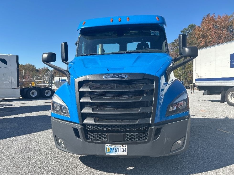 Day Cab Tractor-Heavy Duty Tractors-Freightliner-2019-T11664ST-Anderson-SC-623,543\n\t\tmiles-$ 25,750 - Image 2