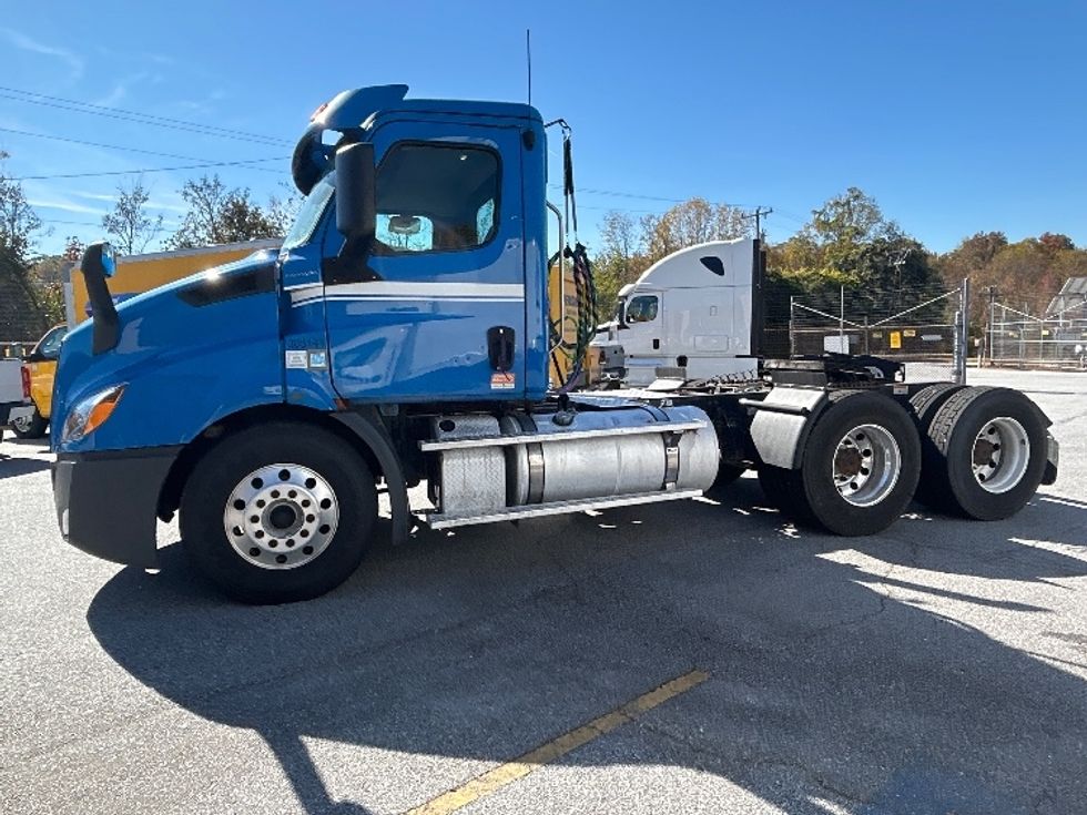 Day Cab Tractor-Heavy Duty Tractors-Freightliner-2019-T11664ST-Anderson-SC-623,543\n\t\tmiles-$ 25,750 - Image 4