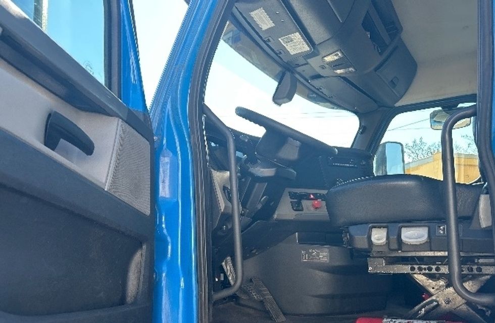 Day Cab Tractor-Heavy Duty Tractors-Freightliner-2019-T11664ST-Anderson-SC-623,543\n\t\tmiles-$ 25,750 - Image 9