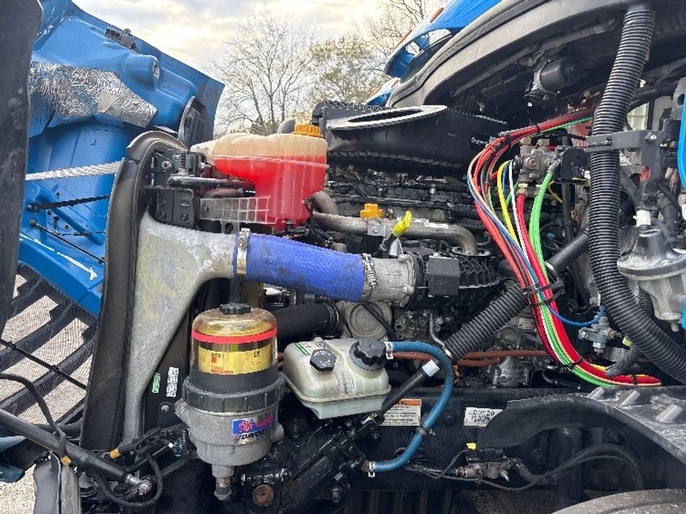 Day Cab Tractor-Heavy Duty Tractors-Freightliner-2019-T11664ST-Anderson-SC-642,424\n\t\tmiles-$ 24,000 - Image 15