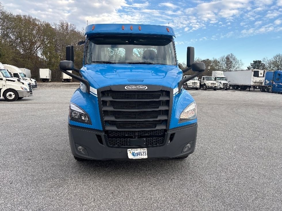 Day Cab Tractor-Heavy Duty Tractors-Freightliner-2019-T11664ST-Anderson-SC-642,424\n\t\tmiles-$ 24,000 - Image 2