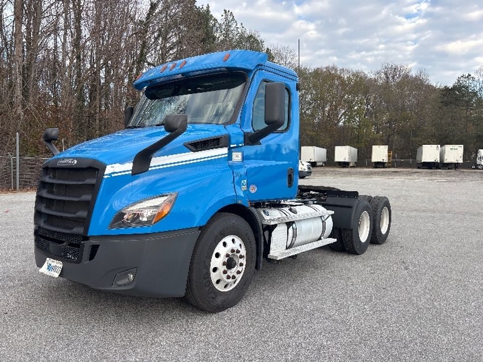 Day Cab Tractor-Heavy Duty Tractors-Freightliner-2019-T11664ST-Anderson-SC-642,424\n\t\tmiles-$ 24,000 - Image 3