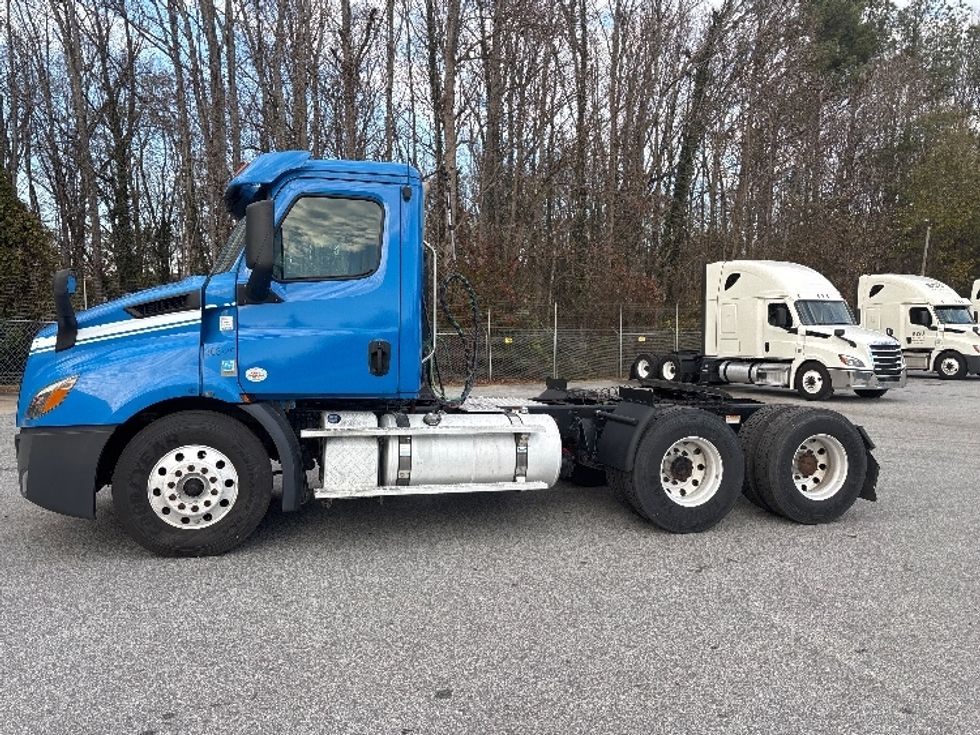 Day Cab Tractor-Heavy Duty Tractors-Freightliner-2019-T11664ST-Anderson-SC-642,424\n\t\tmiles-$ 24,000 - Image 4