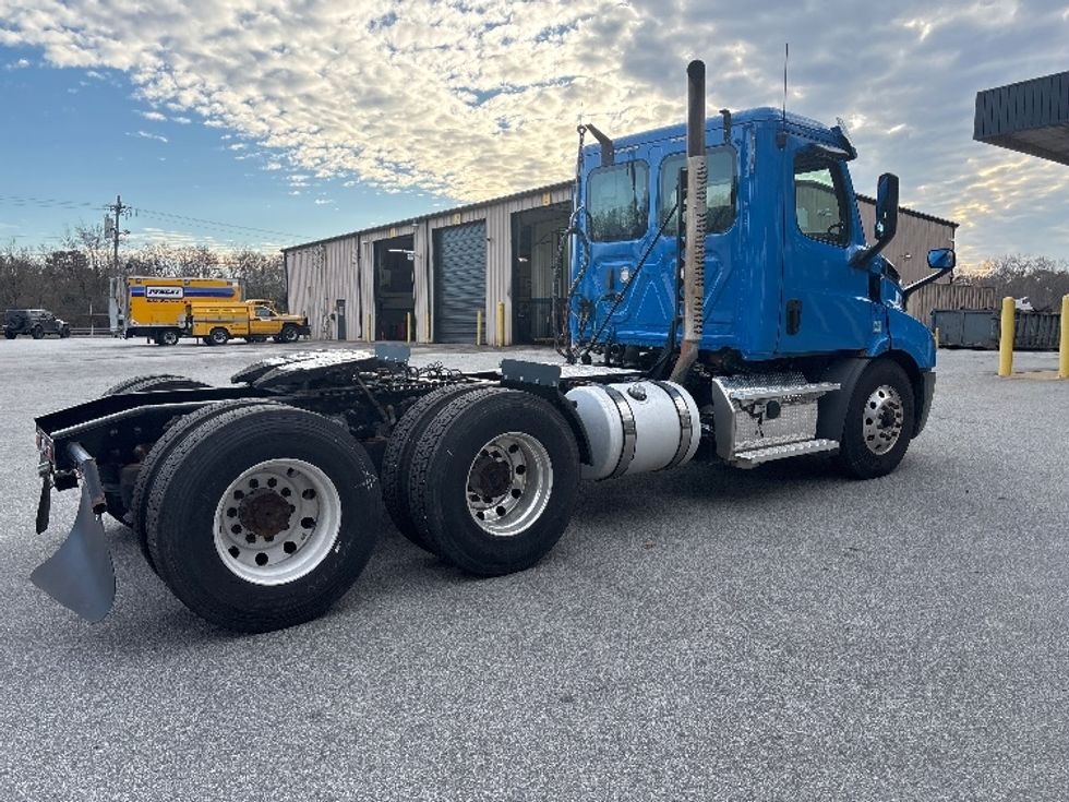 Day Cab Tractor-Heavy Duty Tractors-Freightliner-2019-T11664ST-Anderson-SC-642,424\n\t\tmiles-$ 24,000 - Image 7