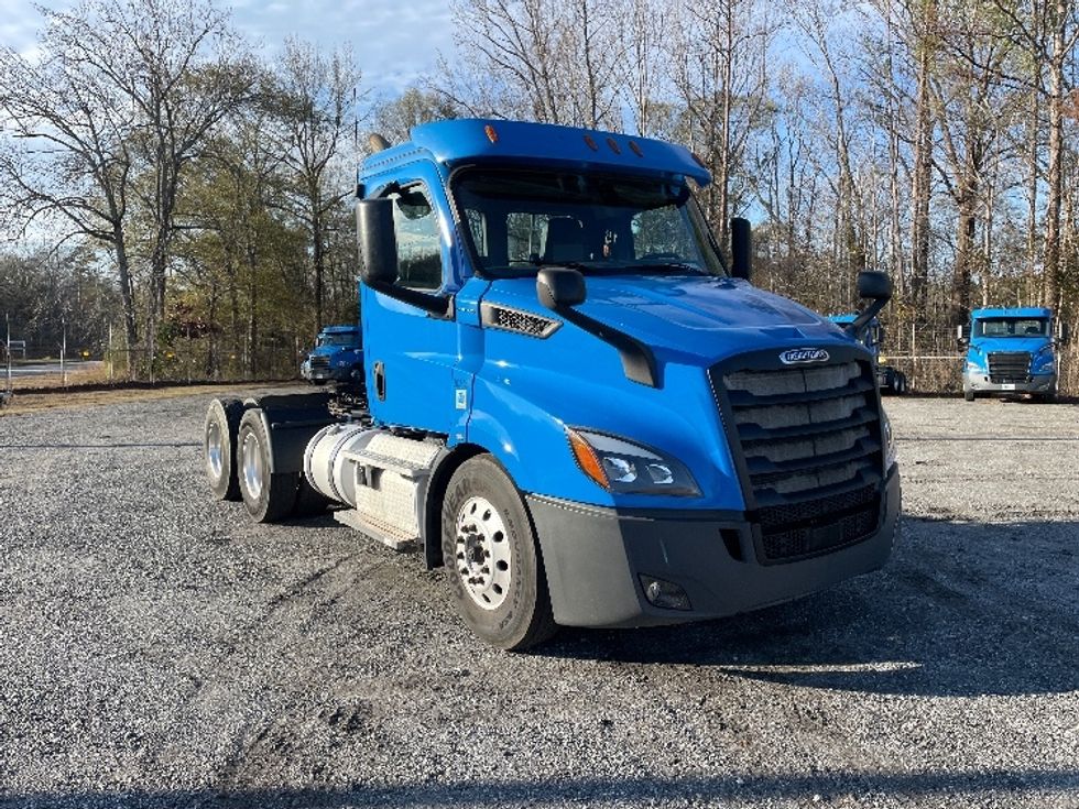 Day Cab Tractor-Heavy Duty Tractors-Freightliner-2019-T11664ST-Anderson-SC-644,405\n\t\tmiles-$ 23,750 - Image 1