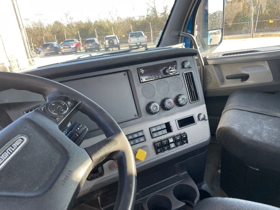 Day Cab Tractor-Heavy Duty Tractors-Freightliner-2019-T11664ST-Anderson-SC-644,405\n\t\tmiles-$ 23,750 - Image 10