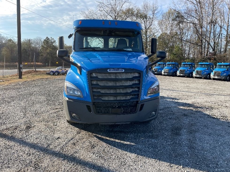 Day Cab Tractor-Heavy Duty Tractors-Freightliner-2019-T11664ST-Anderson-SC-644,405\n\t\tmiles-$ 23,750 - Image 2