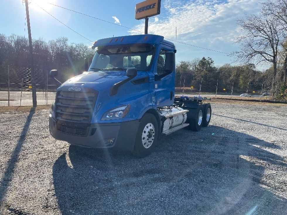 Day Cab Tractor-Heavy Duty Tractors-Freightliner-2019-T11664ST-Anderson-SC-644,405\n\t\tmiles-$ 23,750 - Image 3