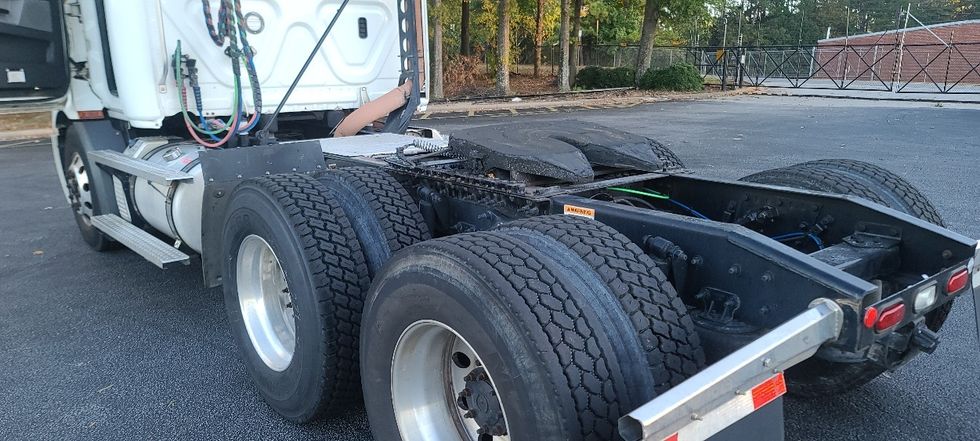 Day Cab Tractor-Heavy Duty Tractors-Freightliner-2019-T11664ST-Atlanta-GA-515,810\n\t\tmiles-$ 36,250 - Image 16