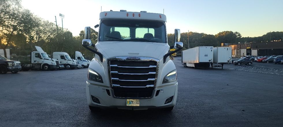 Day Cab Tractor-Heavy Duty Tractors-Freightliner-2019-T11664ST-Atlanta-GA-515,810\n\t\tmiles-$ 36,250 - Image 2