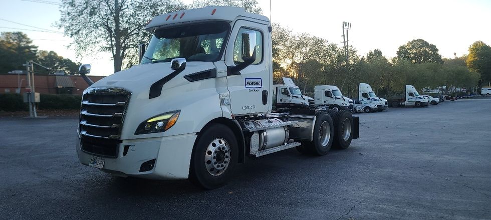 Day Cab Tractor-Heavy Duty Tractors-Freightliner-2019-T11664ST-Atlanta-GA-515,810\n\t\tmiles-$ 36,250 - Image 3