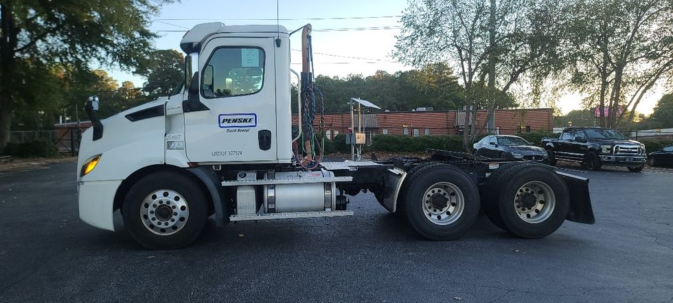 Day Cab Tractor-Heavy Duty Tractors-Freightliner-2019-T11664ST-Atlanta-GA-515,810\n\t\tmiles-$ 36,250 - Image 4