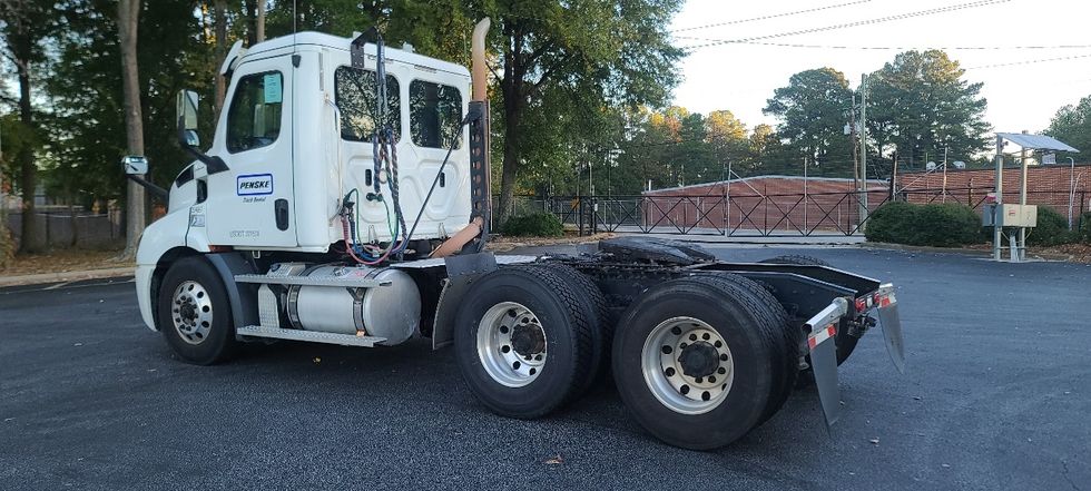 Day Cab Tractor-Heavy Duty Tractors-Freightliner-2019-T11664ST-Atlanta-GA-515,810\n\t\tmiles-$ 36,250 - Image 5
