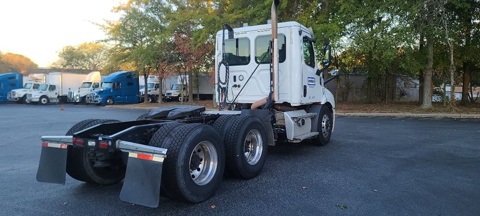 Day Cab Tractor-Heavy Duty Tractors-Freightliner-2019-T11664ST-Atlanta-GA-515,810\n\t\tmiles-$ 36,250 - Image 7