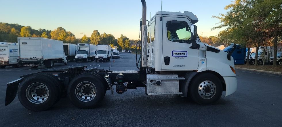 Day Cab Tractor-Heavy Duty Tractors-Freightliner-2019-T11664ST-Atlanta-GA-515,810\n\t\tmiles-$ 36,250 - Image 8