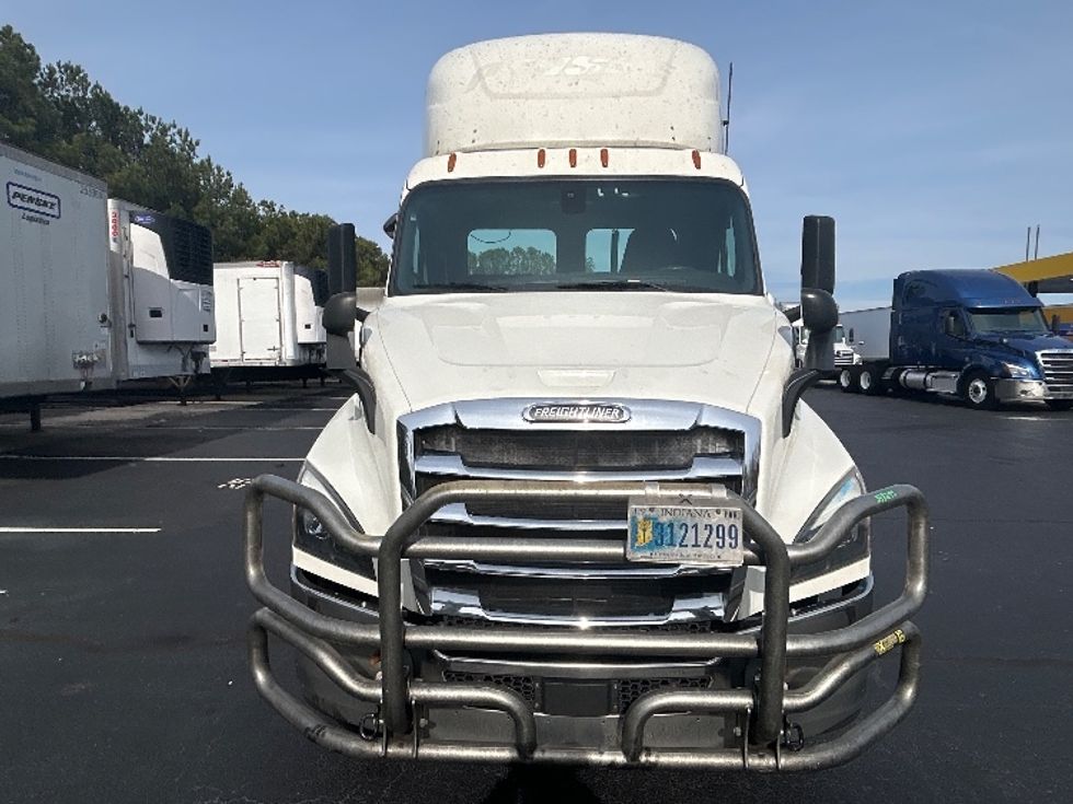 Day Cab Tractor-Heavy Duty Tractors-Freightliner-2019-T11664ST-Atlanta-GA-900,621\n\t\tmiles-$ 28,250 - Image 2
