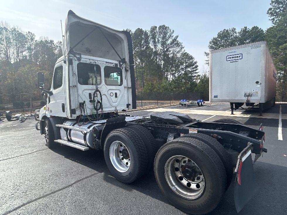 Day Cab Tractor-Heavy Duty Tractors-Freightliner-2019-T11664ST-Atlanta-GA-900,621\n\t\tmiles-$ 28,250 - Image 5