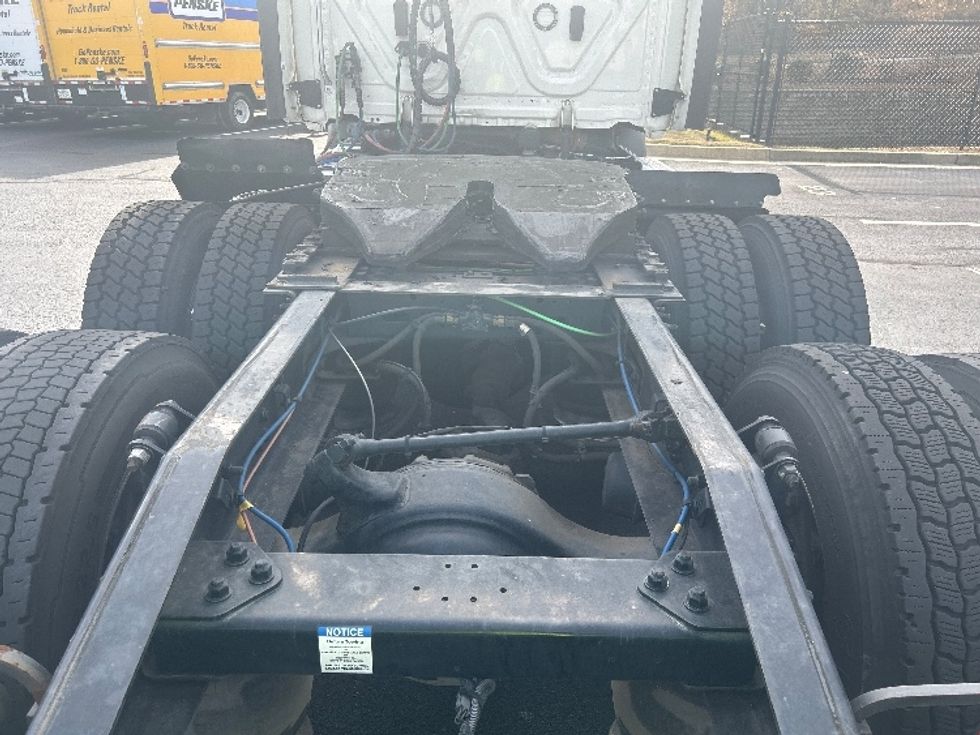Day Cab Tractor-Heavy Duty Tractors-Freightliner-2019-T11664ST-Atlanta-GA-900,621\n\t\tmiles-$ 28,250 - Image 6