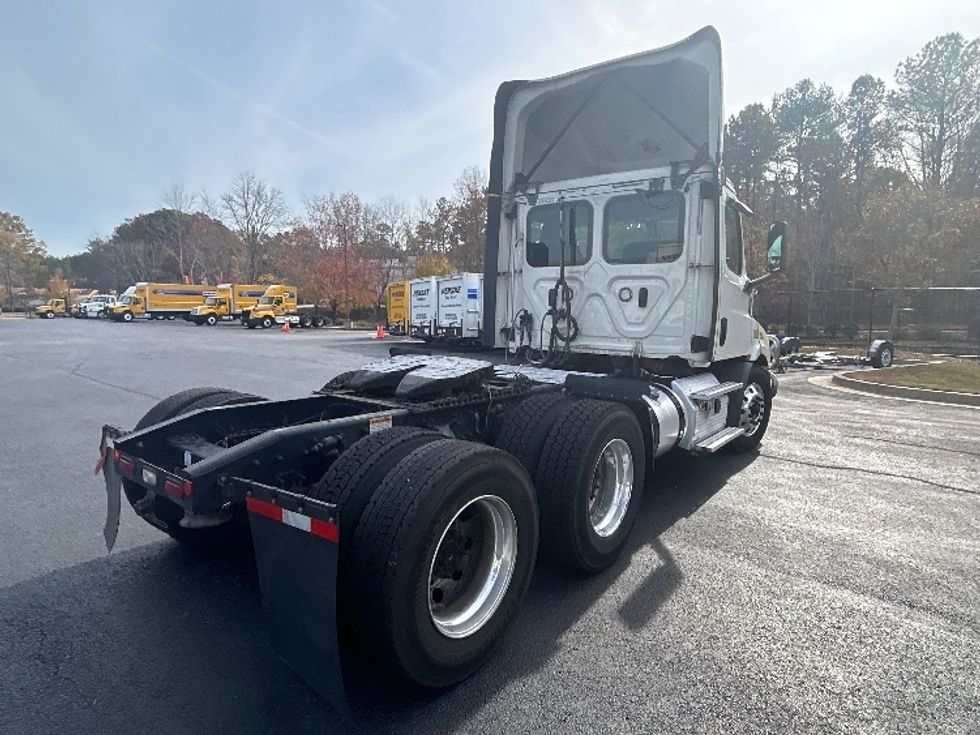 Day Cab Tractor-Heavy Duty Tractors-Freightliner-2019-T11664ST-Atlanta-GA-900,621\n\t\tmiles-$ 28,250 - Image 7