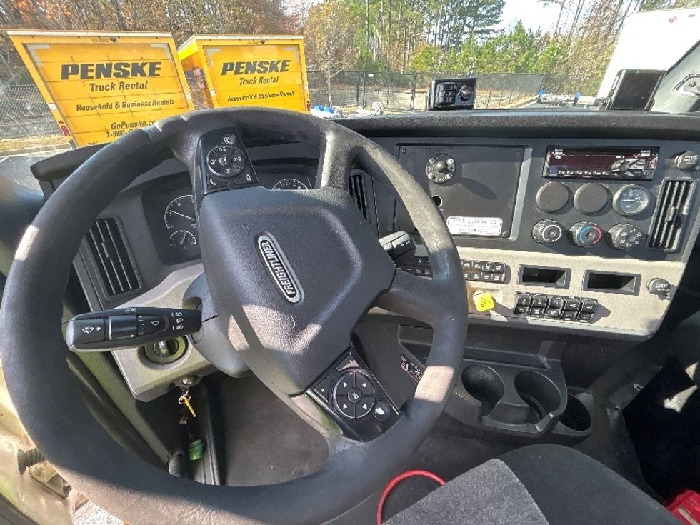 Day Cab Tractor-Heavy Duty Tractors-Freightliner-2019-T11664ST-Atlanta-GA-906,480\n\t\tmiles-$ 28,250 - Image 11