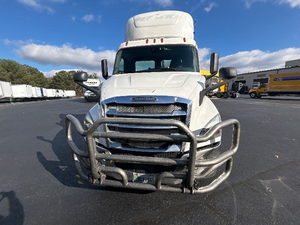 Day Cab Tractor-Heavy Duty Tractors-Freightliner-2019-T11664ST-Atlanta-GA-906,480\n\t\tmiles-$ 28,250 - Image 2