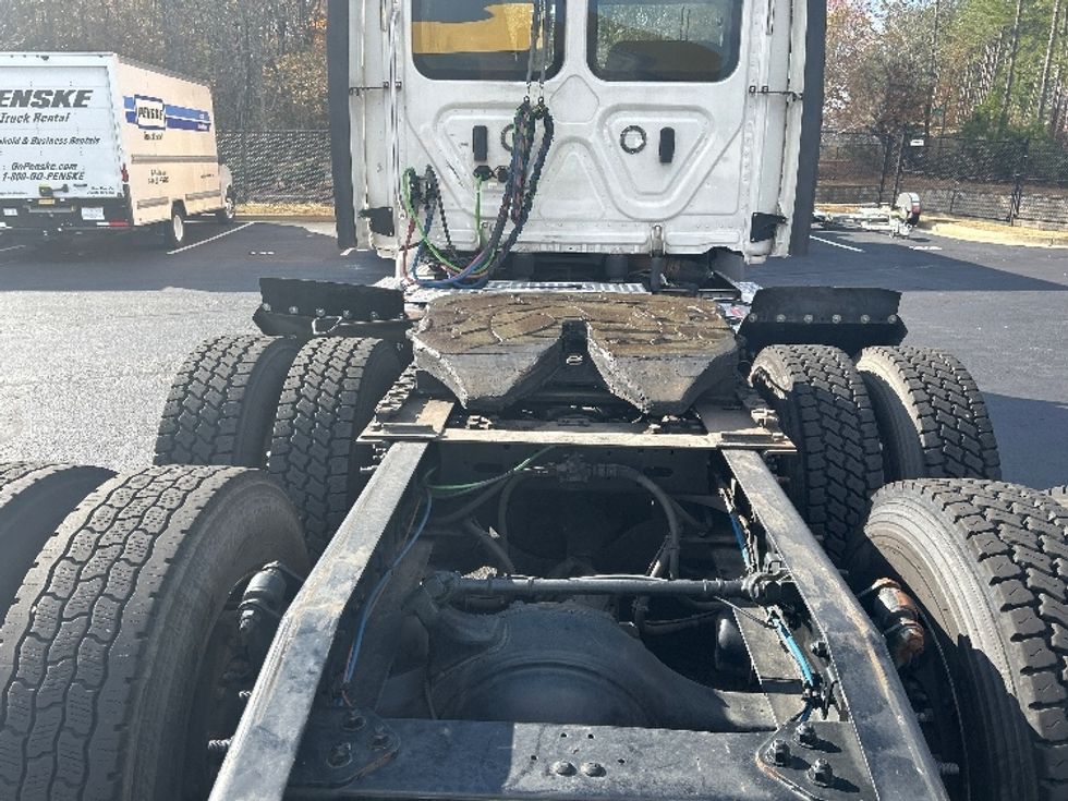 Day Cab Tractor-Heavy Duty Tractors-Freightliner-2019-T11664ST-Atlanta-GA-906,480\n\t\tmiles-$ 28,250 - Image 6