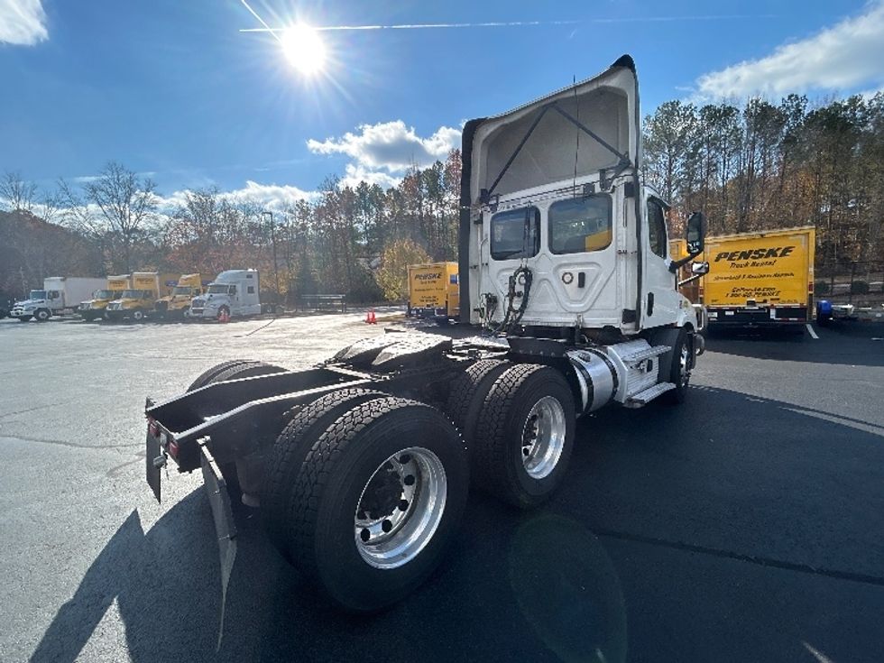 Day Cab Tractor-Heavy Duty Tractors-Freightliner-2019-T11664ST-Atlanta-GA-906,480\n\t\tmiles-$ 28,250 - Image 7