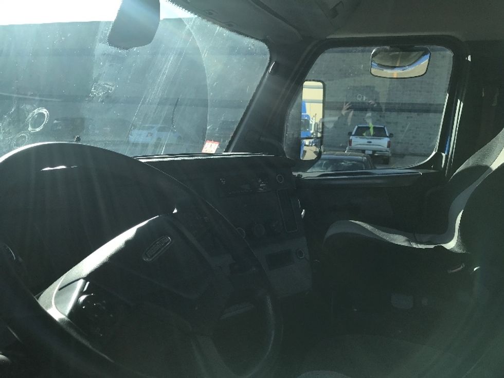 Day Cab Tractor-Heavy Duty Tractors-Freightliner-2019-T11664ST-Auburn-MA-201,611\n\t\tmiles-$ 47,000 - Image 10