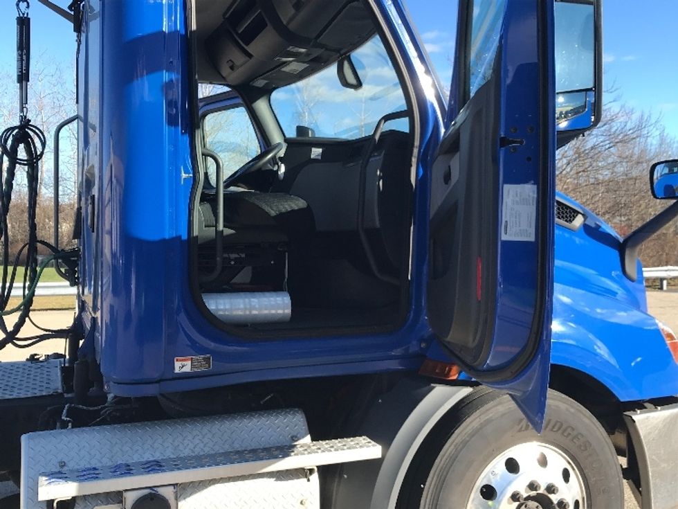 Day Cab Tractor-Heavy Duty Tractors-Freightliner-2019-T11664ST-Auburn-MA-201,611\n\t\tmiles-$ 47,000 - Image 12