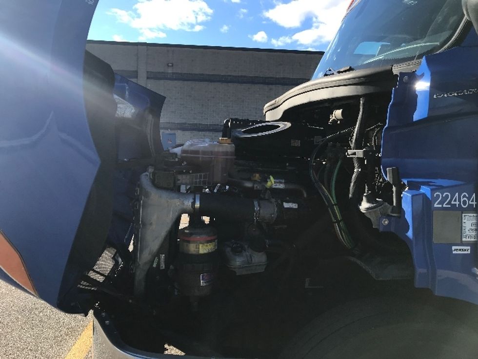 Day Cab Tractor-Heavy Duty Tractors-Freightliner-2019-T11664ST-Auburn-MA-201,611\n\t\tmiles-$ 47,000 - Image 16