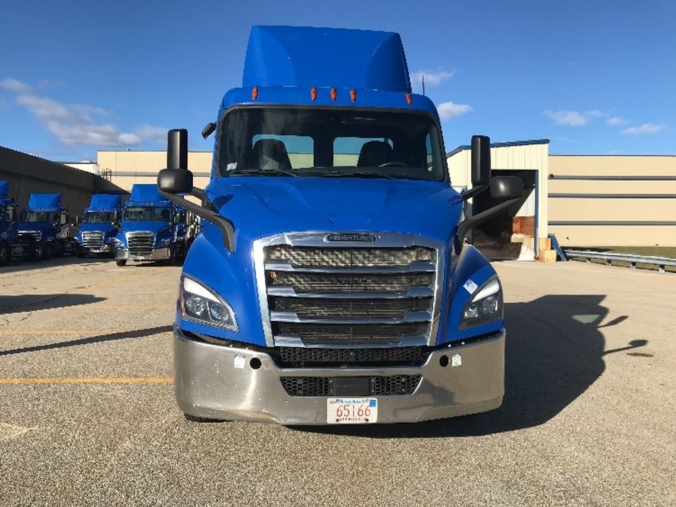 Day Cab Tractor-Heavy Duty Tractors-Freightliner-2019-T11664ST-Auburn-MA-201,611\n\t\tmiles-$ 47,000 - Image 2